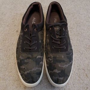 Mens aldo fashion sneakers size 9 camo color